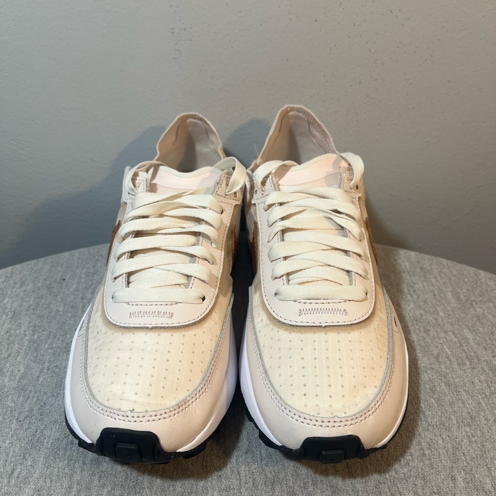 Nike Waffle One ESS Light Soft Pink Athletic Women’s Shoe Size 8 (FB1298-600)‌